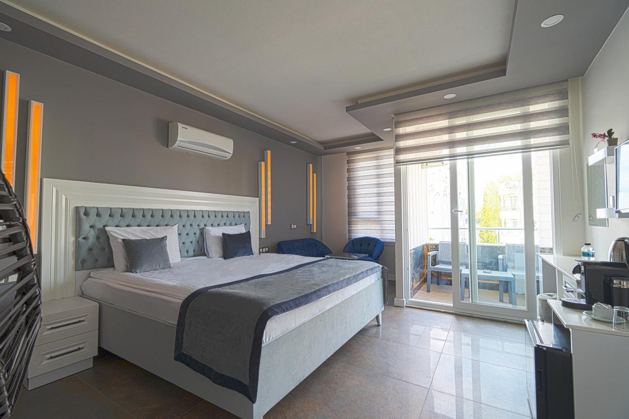 Suite with Hot Tub